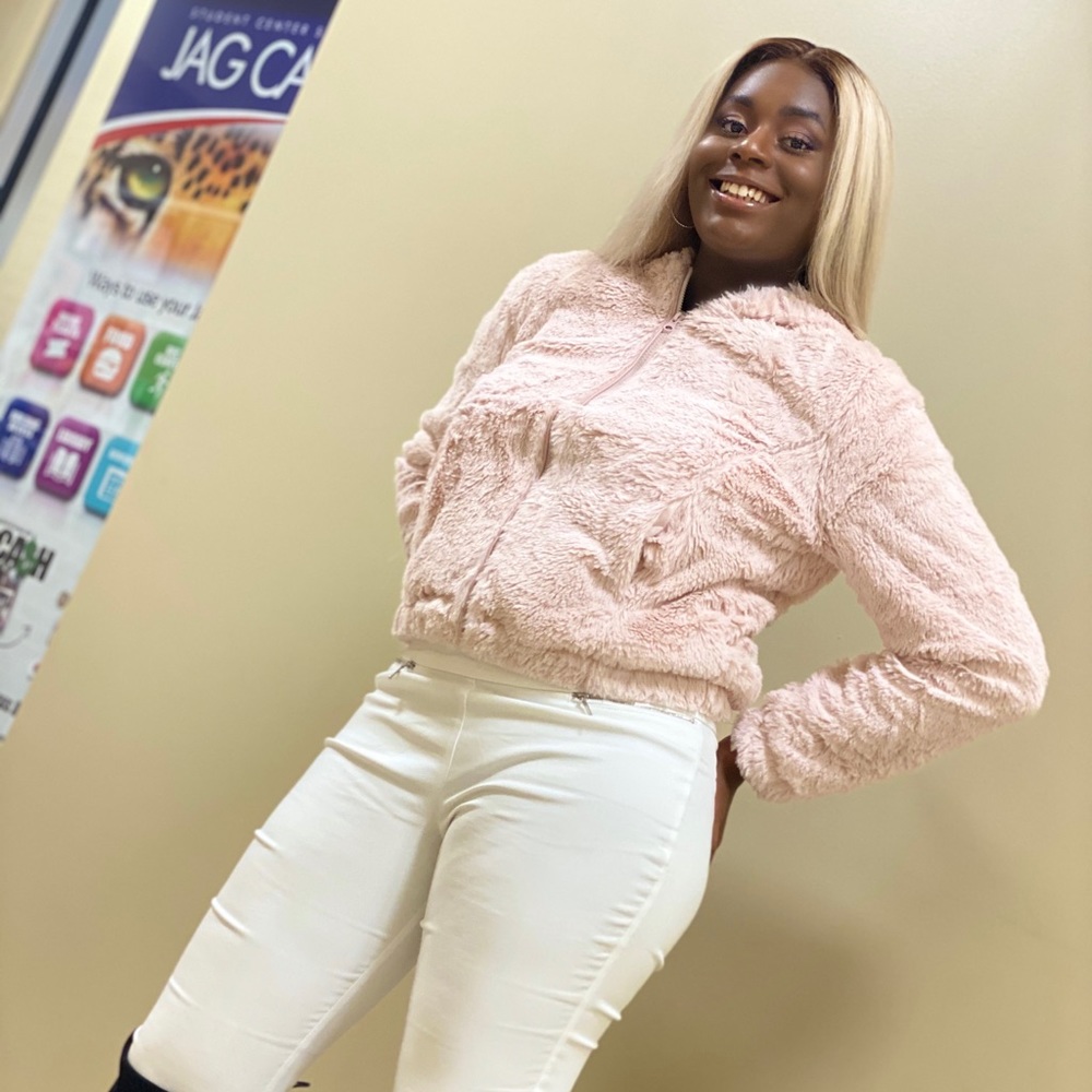 Meet your Posher, Kayla